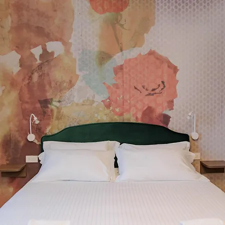 Ophelia Hotel